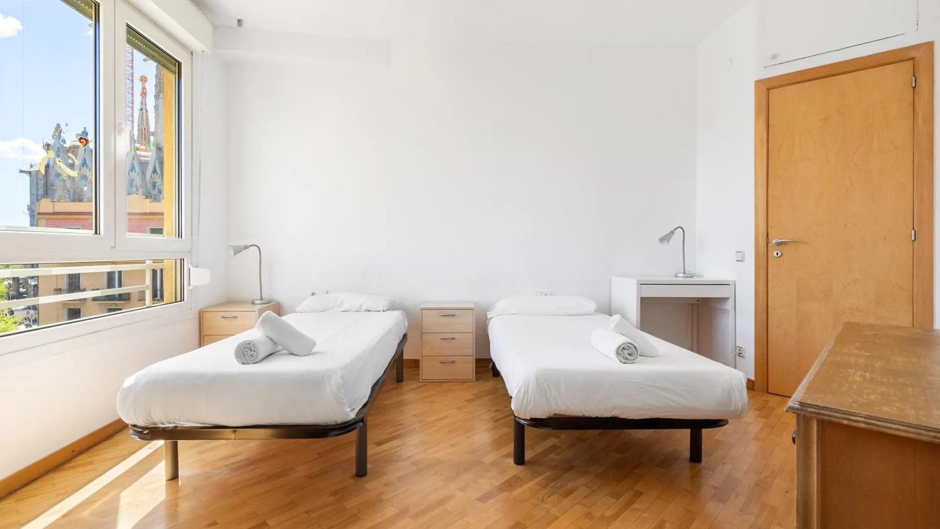 Stylish 4Br City View Apt Near Sagrada Familia Barcelona Spanyolország